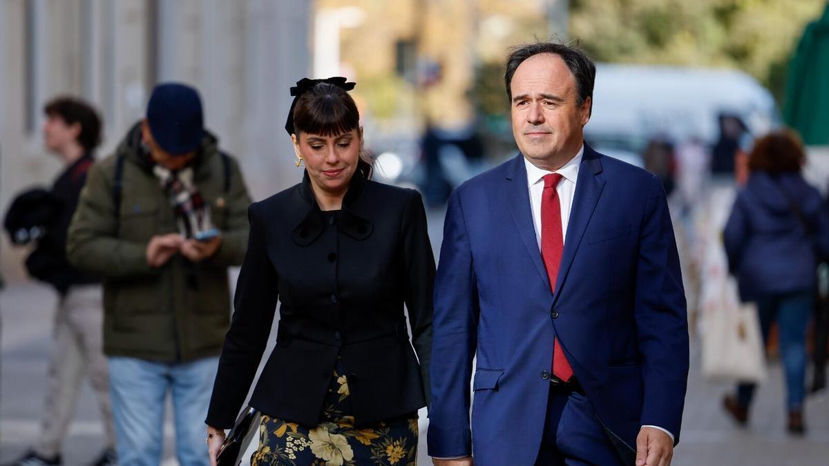 Llorca y su pareja, el día de su toma de posesión como presidente