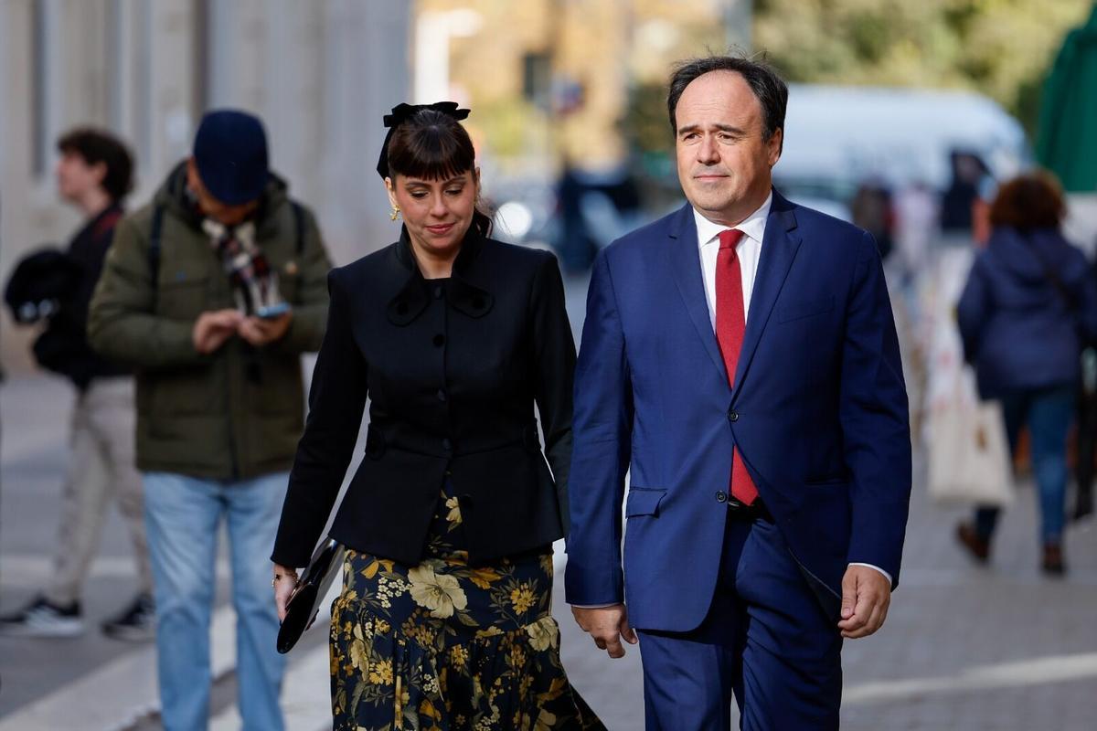 Llorca y su pareja, el día de su toma de posesión como presidente