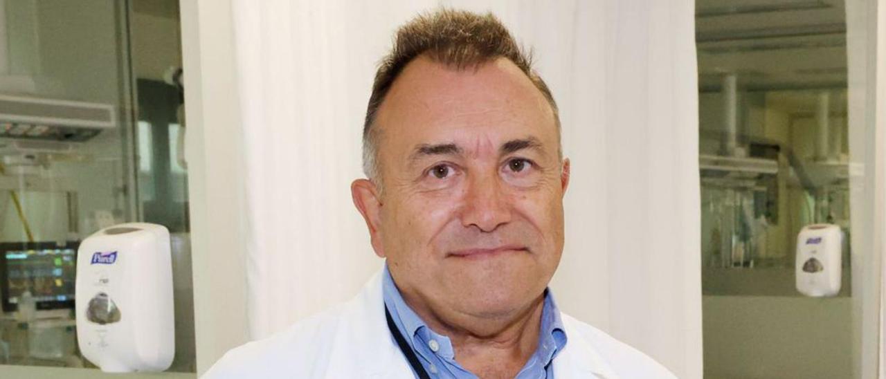 El doctor Gerardo 
Baños, en el Álvaro 
Cunqueiro.   | // MARTA G. BREA