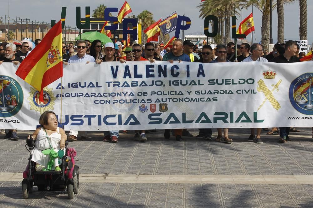 Protesta de Policías y guardias civiles en València