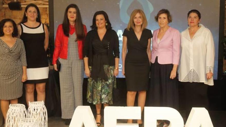 Foto de familia de las premiadas por la Asociación de Mujeres Empresarias.