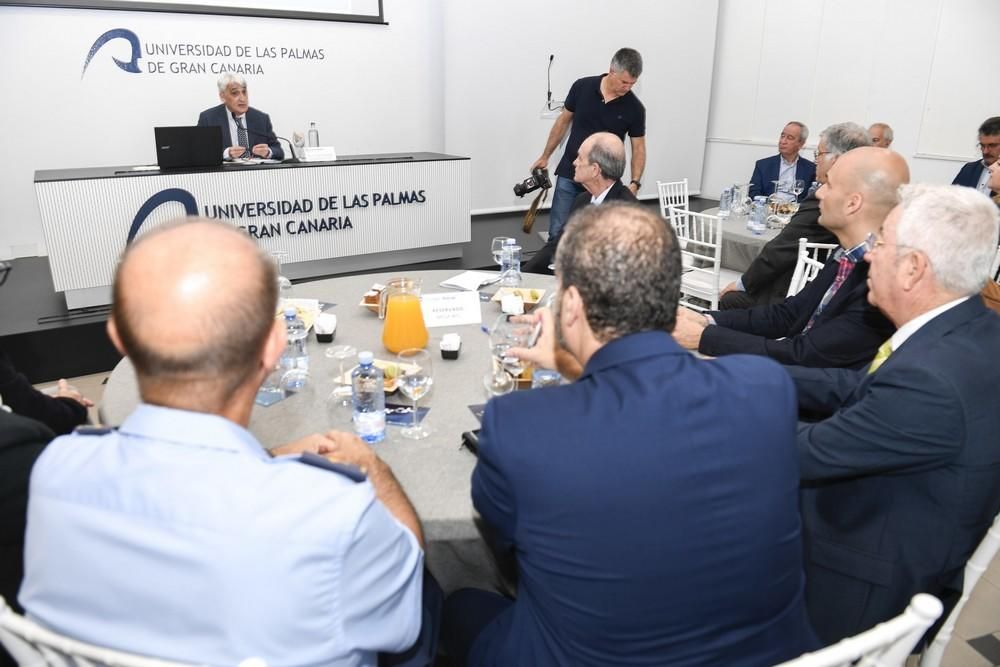 El presidente de la Agencia Nacional de Evaluación de la Calidad y Acreditación (ANECA), José Arnáez, en los desayunos Universidad-Sociedad