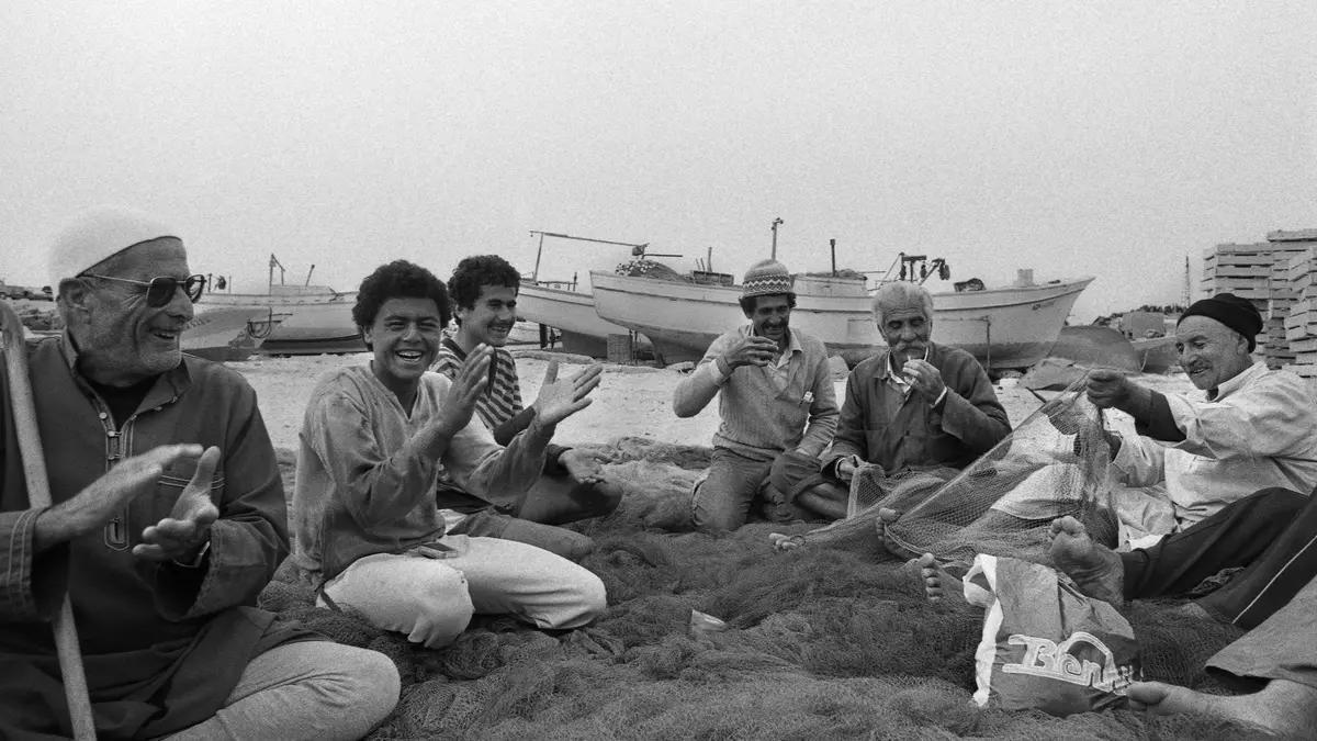 La fotografía 'Pescadores de la franja de Gaza preparando las redes' que expuso el Círculo de Bellas Artes.