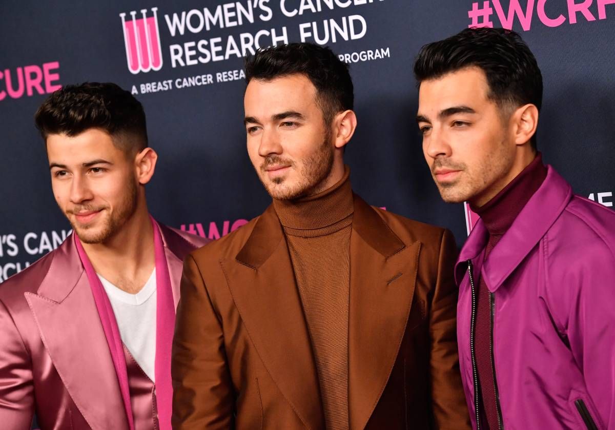 Nick, Kevin y Joe, los Jonas Brothers, en un evento solidario de 2020