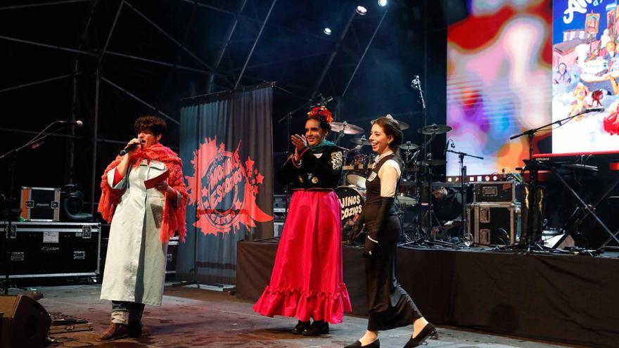 Las reinas del Goxu y la Faba en Avilés vencen a la lluvia con positividad, &quot;aunque nos caiga la del pulpo&quot;