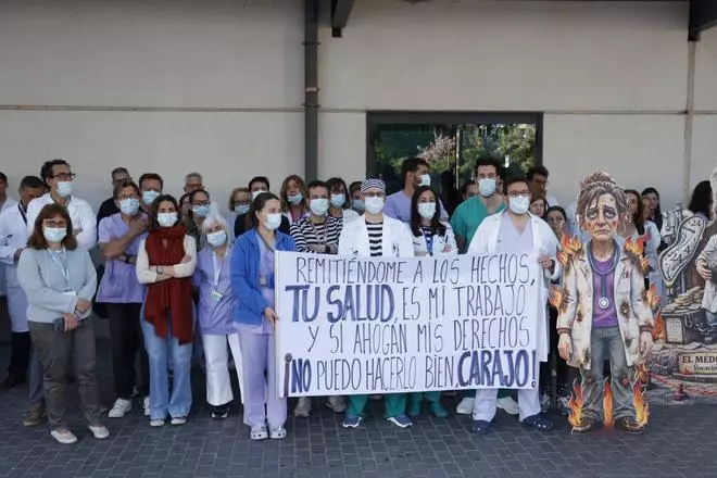 Protesta en silencio de los médicos en la Fe por la huelga autonómica