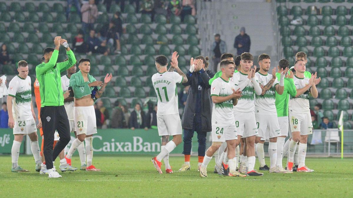 La Segunda División se parte en dos y el Elche sigue en puntos de “play ...