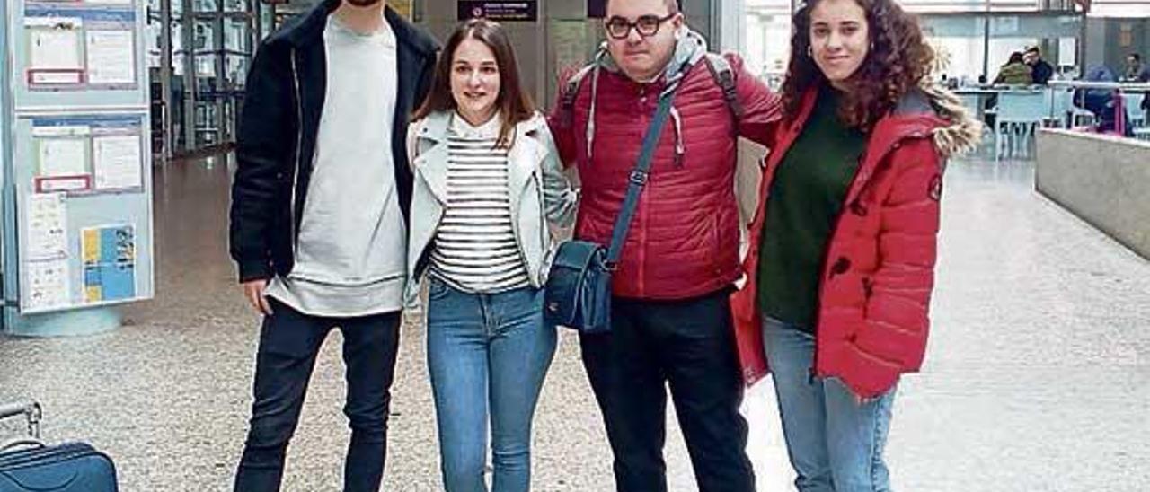 Los cuatro alumnos antes de viajar a Turín.