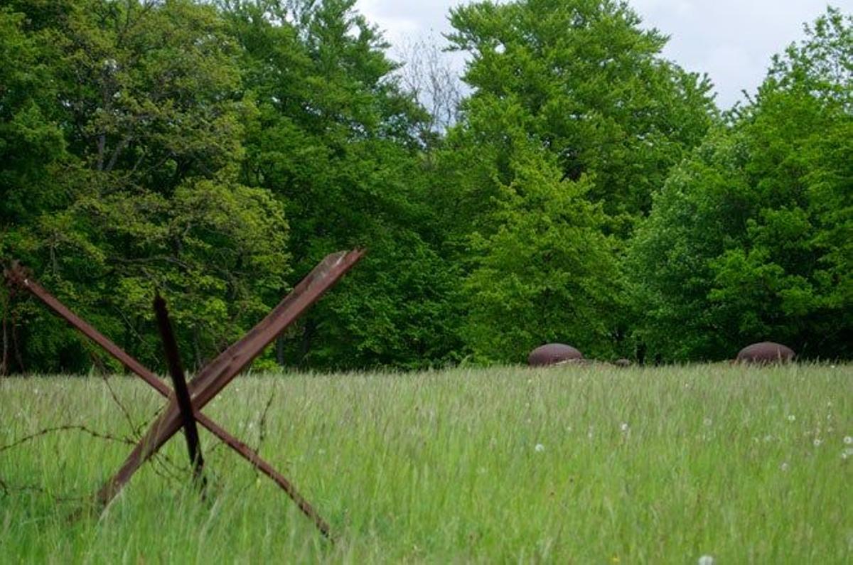 La zona fronteriza con Alemania continúa sembrada' de búnkeres.