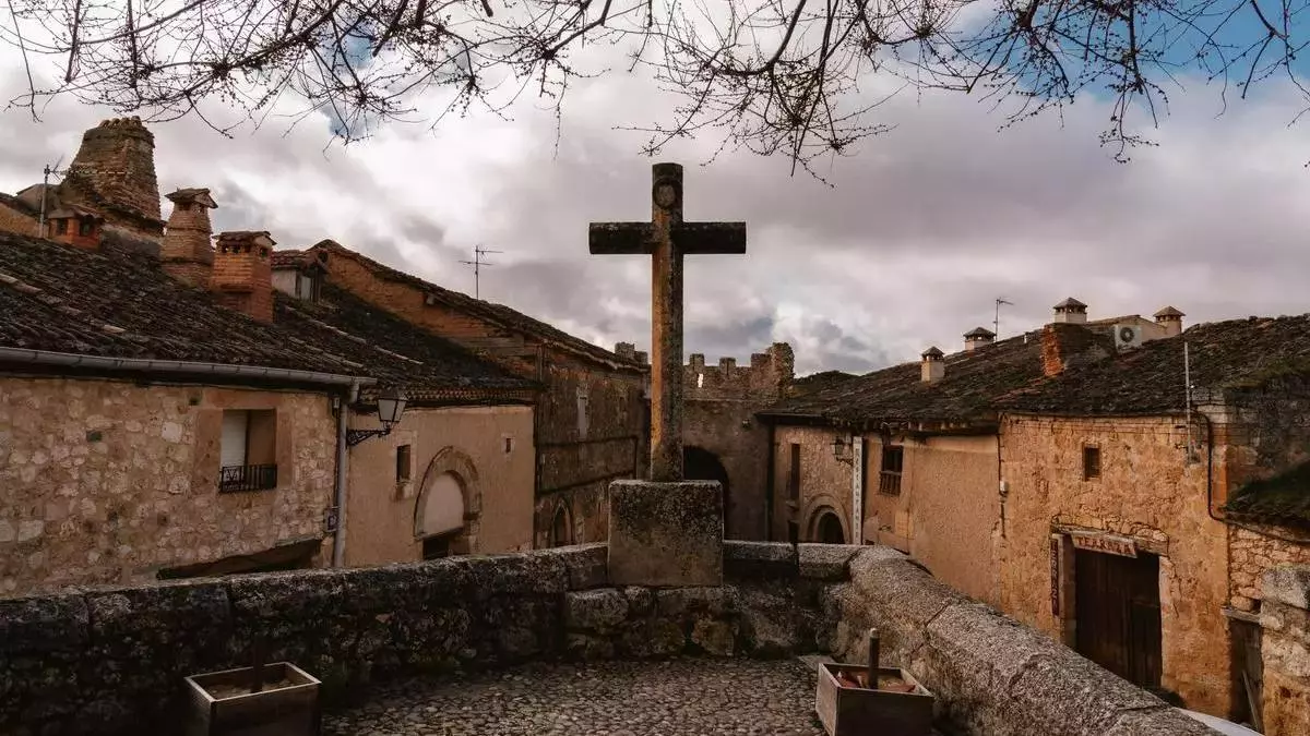 El Obispado vuelve a permitir visitar la iglesia del pueblo medieval de Segovia que guarda una momia misteriosa