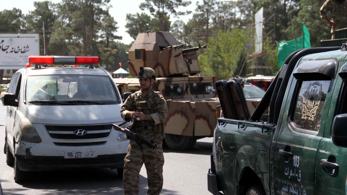 Los talibanes avanzan sin freno en Afganistán.