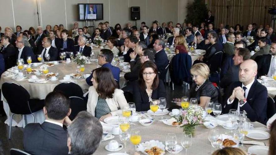 Asistentes ayer a la intervención del alcalde en el Fórum Europa. // R. Grobas