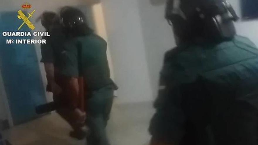 Die Guardia Civil während der Festnahmen.