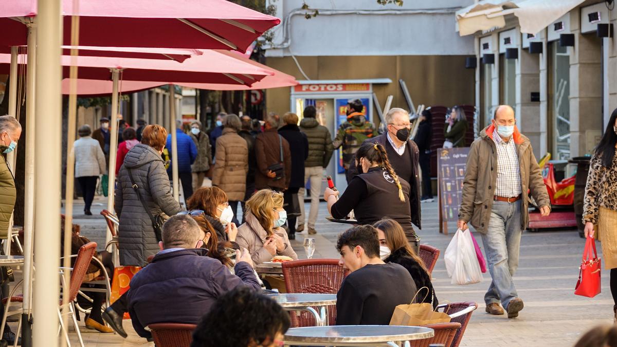 Imagen de una terraza en el centro de Castelló.