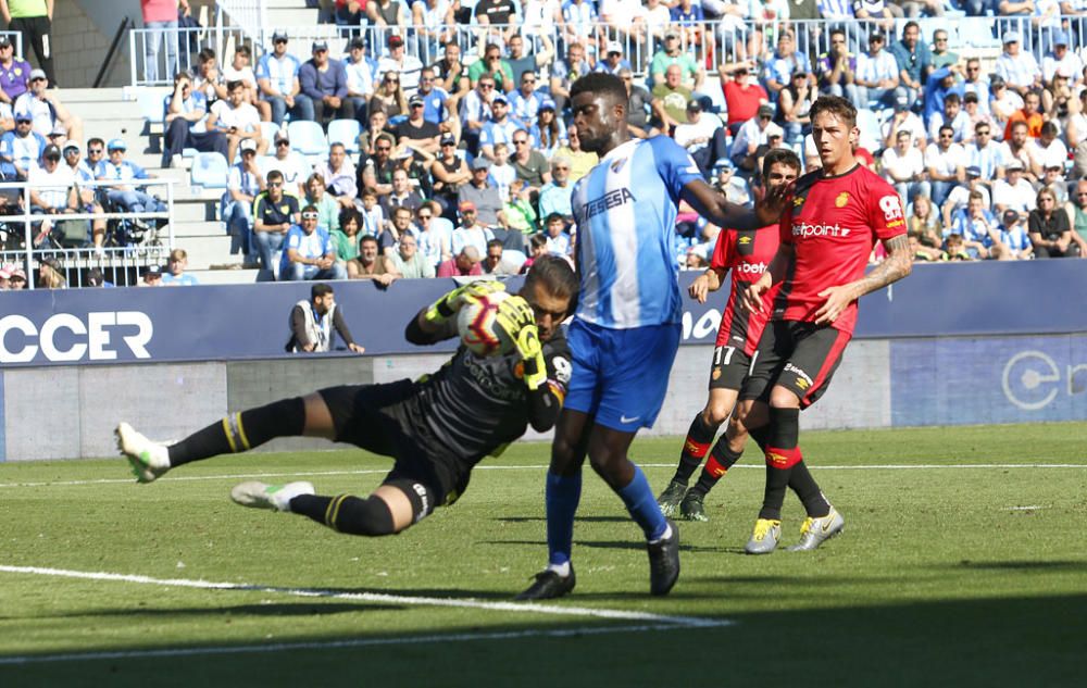 Un tanto de Leo Suárez a cinco minutos del final le da la victoria y los tres puntos al RCD Mallorca en su visita a La Rosaleda, en un duelo de aspirantes al ascenso a Primera División que comenzaban la jornada empatados a puntos.