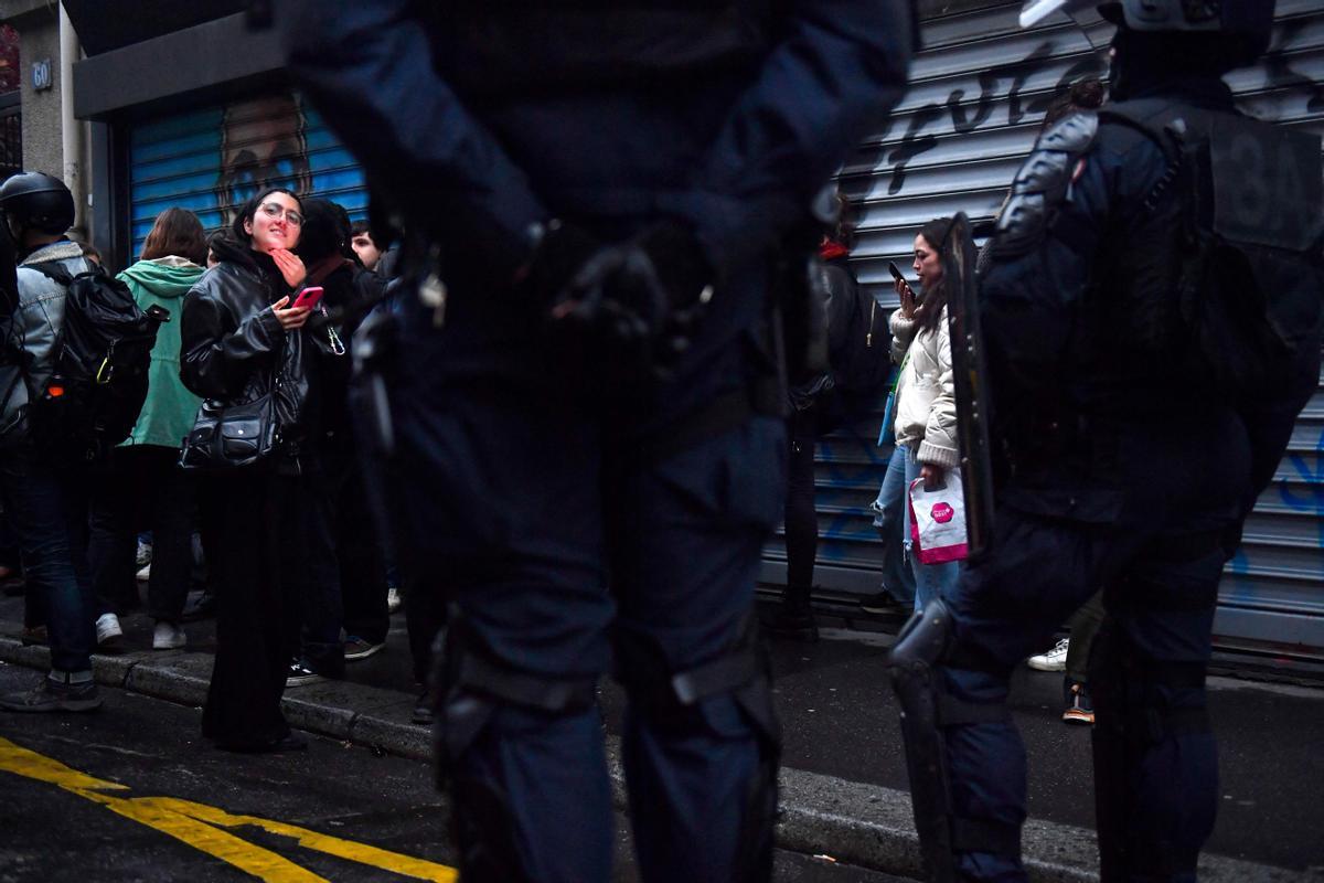 Protestas en Francia. Miles de ciudadanos se echan a las calles para manifestar su descontento con el fallo del Constitucional francés y que ha generado altercados en diferentes ciudades