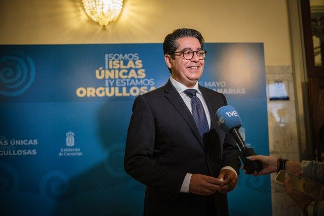 Acto institucional del Día de Canarias en el Teatro Guimerá