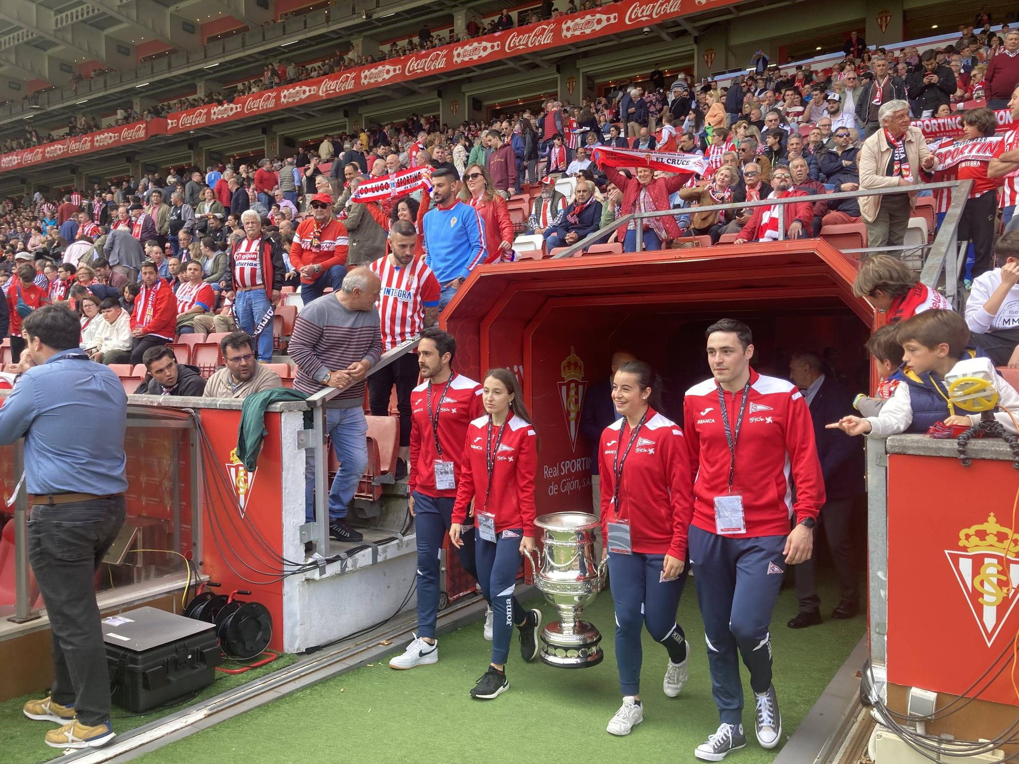 EN IMÁGENES: El Sporting vence al Lugo en El Molinón con un gran ambiente