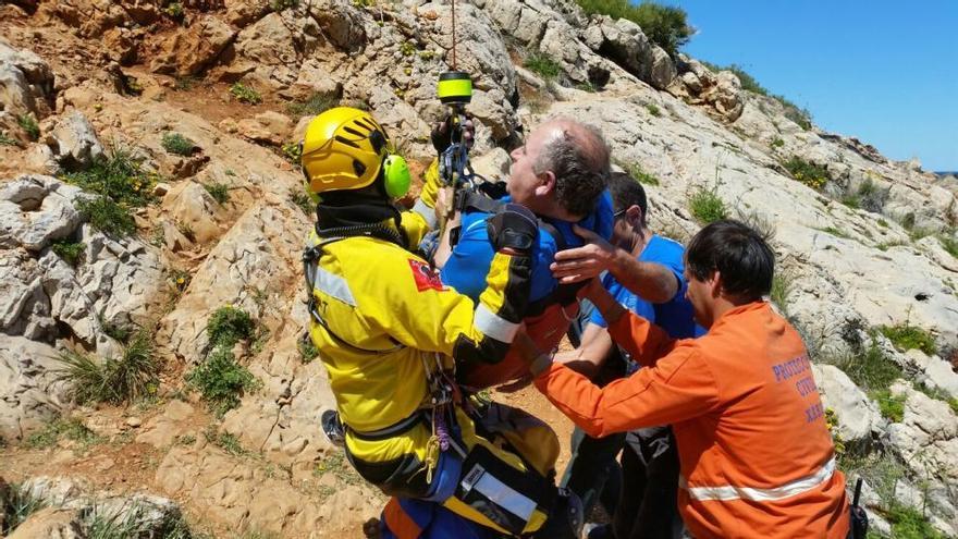 Rescatan en helicóptero a un senderista herido en Xàbia