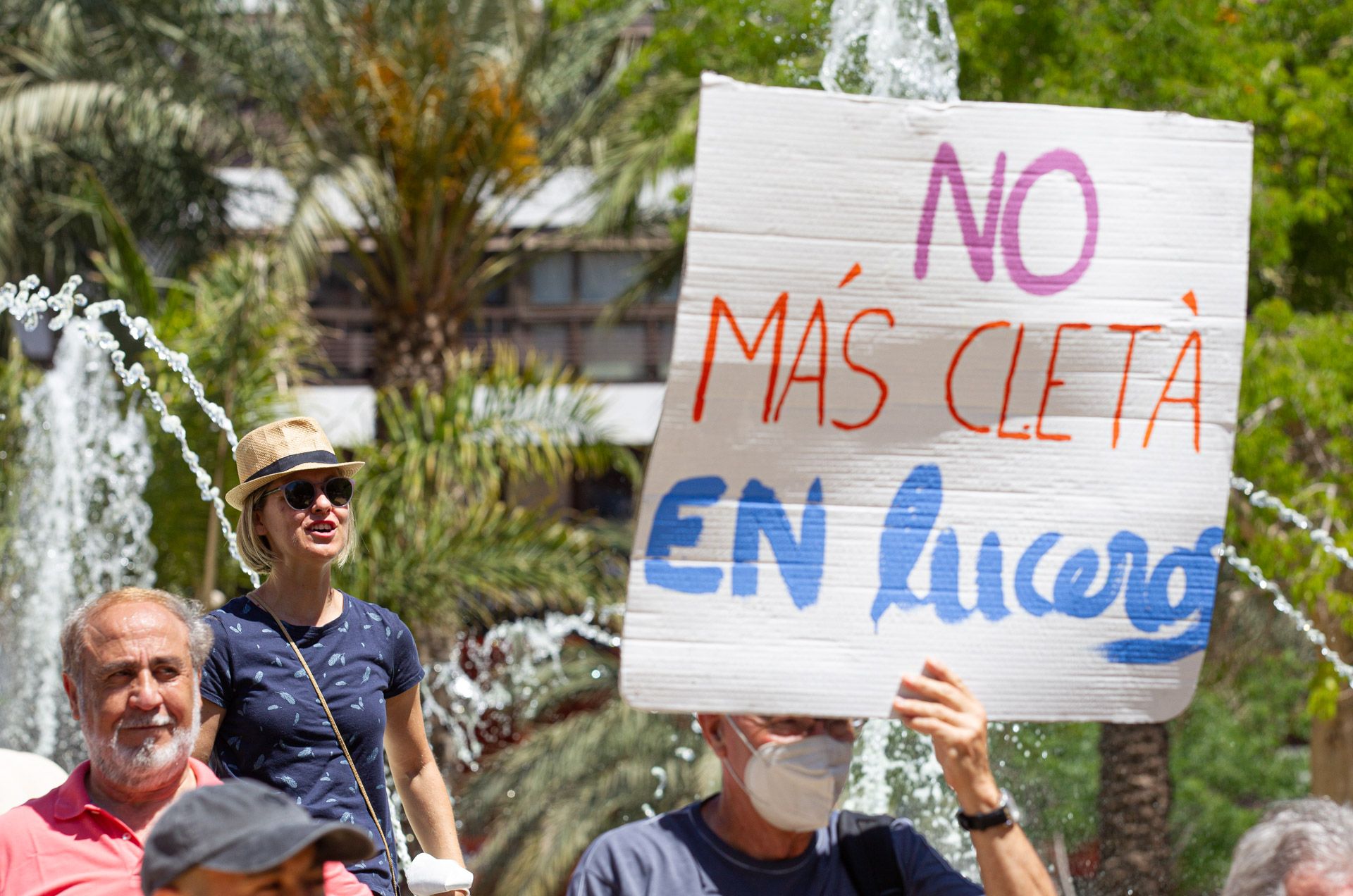 Protesta contra las mascletás en Luceros