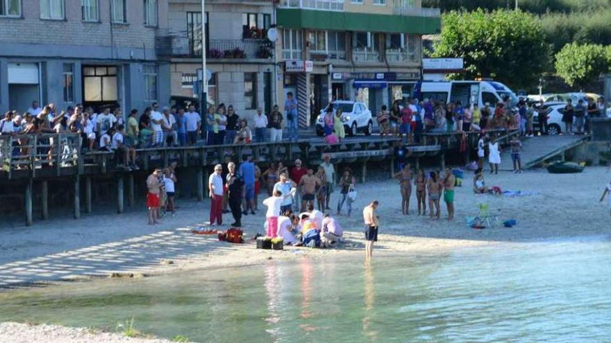 Fallece un octogenario de Moaña mientras se bañaba en la playa de A Mosqueira