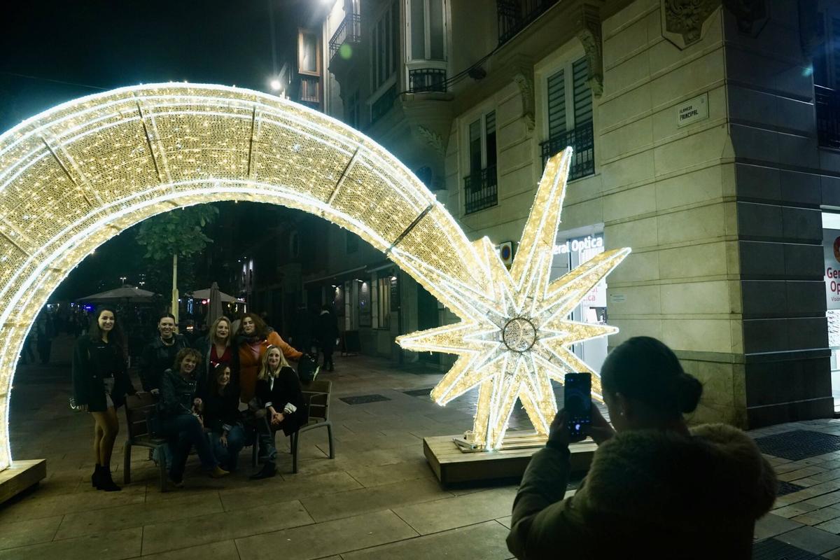 Estrella de Navidad luminosa de la Alameda Principal