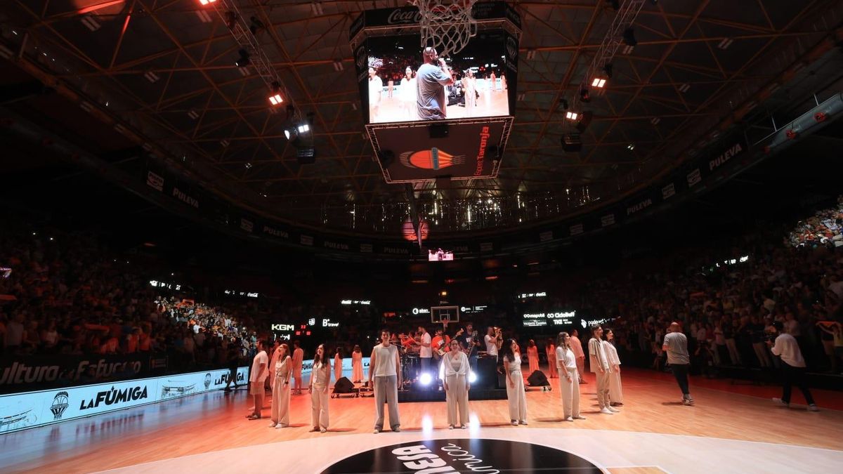 La Fúmiga interpreta 'La Promera', el nuevo himno del Valencia Basket