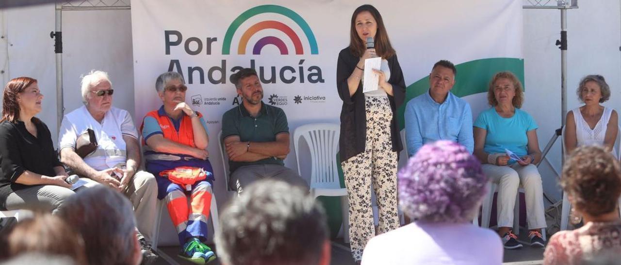 Mitineros salerosos llegados desde la capital. Belarra es ministra, joven y navarra. Polémica, izquierdosa, locuaz. Fiel de Irene Montero. En teoría, luego de la marcha de Pablo Iglesias, ella es la cabeza de Podemos. Nominalmente. Pero ese espacio y liderazgo lo quiere la propia Montero, lo ejerce Yolanda Díaz y está por ver cómo se articula. Belarra mitinea a favor de la coalición que alberga a Podemos, IU, Equo, Más País (errejonismo) y dos formaciones más de corte andalucista. Sería interesante un debate entre ellas y Teresa Rodríguez, dos maneras de ser de izquierdas.