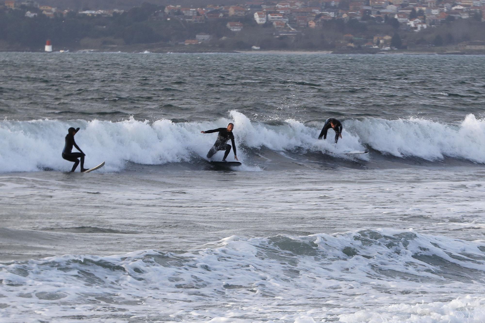 A mar revuelto, ganancia de surferos