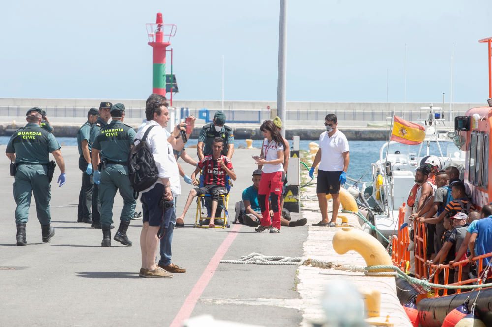 Interceptada otra patera a 50 millas de la costa de Alicante con 19 inmigrantes