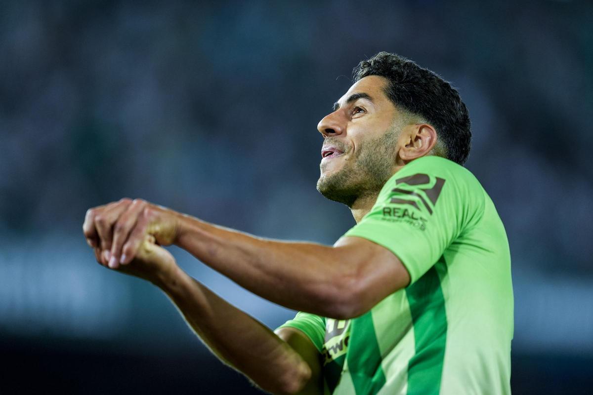 Ayoze Perez celebra el tercer gol del Real Betis a la UD Almería de la jornada 35 en el Benito Villamarín.