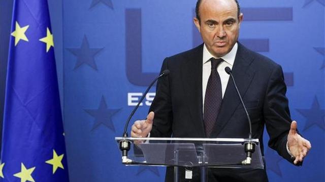 El ministro de Economía, Luis de Guindos, en la rueda de prensa posterior al Ecofin, este martes, en Bruselas.