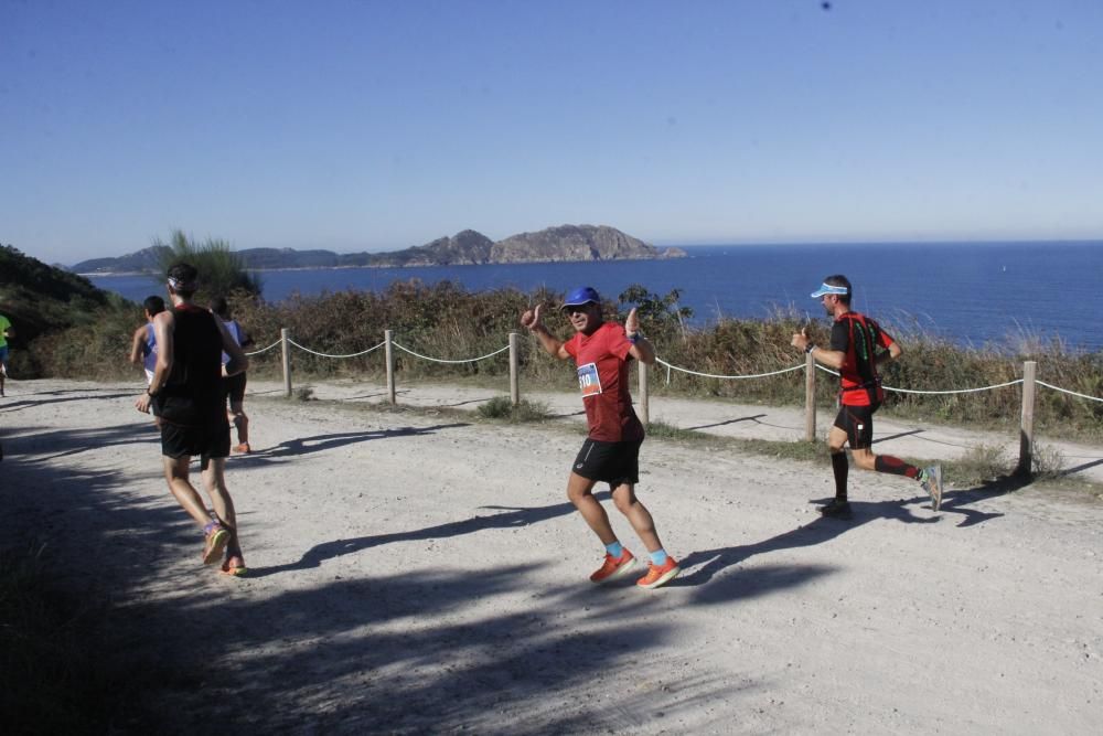 Roberto Riobó y Beatriz Fernández triunfan en la media maratón de la Costa da Vela