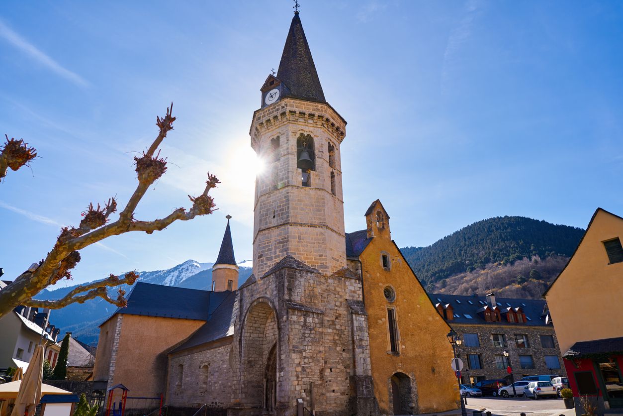 En aranés se llama iglesia de Sant Miquèu