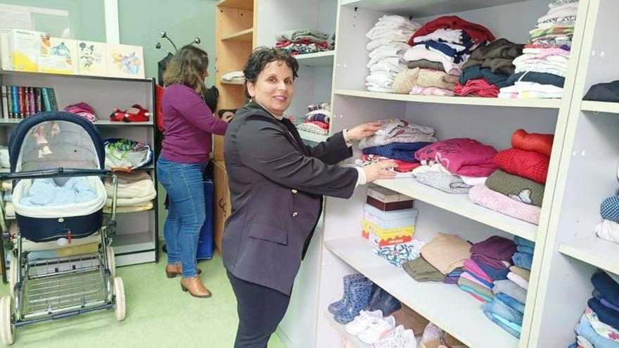 Poio pone en marcha un ropero municipal para ayudar a las familias con dificultades