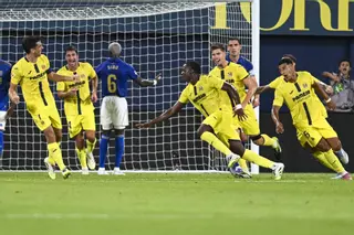 El Villarreal amarga el regreso a Primera del Oviedo