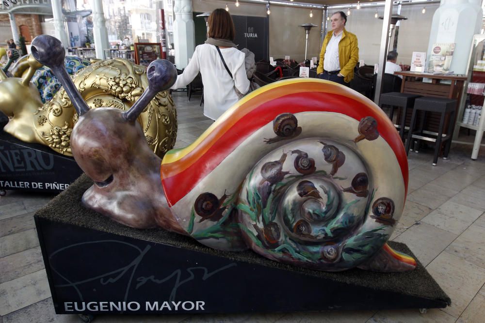 Exposición de caracoles gigantes en el mercado de Colón