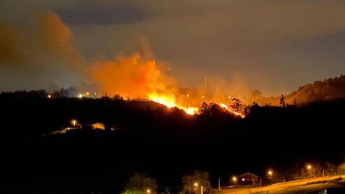 Detalle del fuego en Robledo.