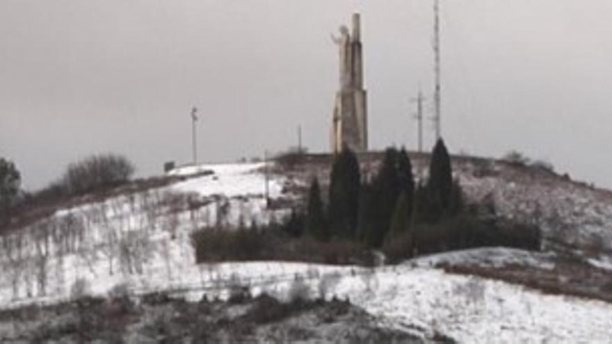 El Naranco amanece nevado