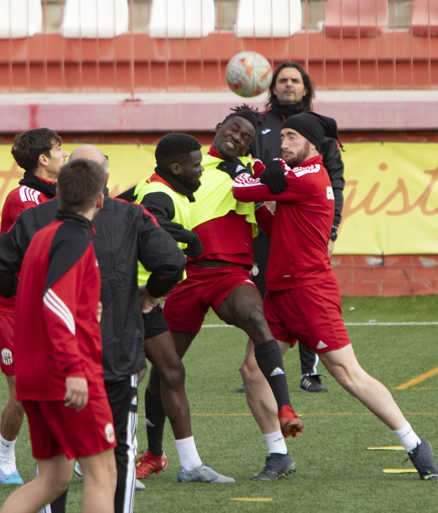 El CD Acero del Port de Sagunt entrena en el estadio Fornás antes del encuentro frente al Torrent