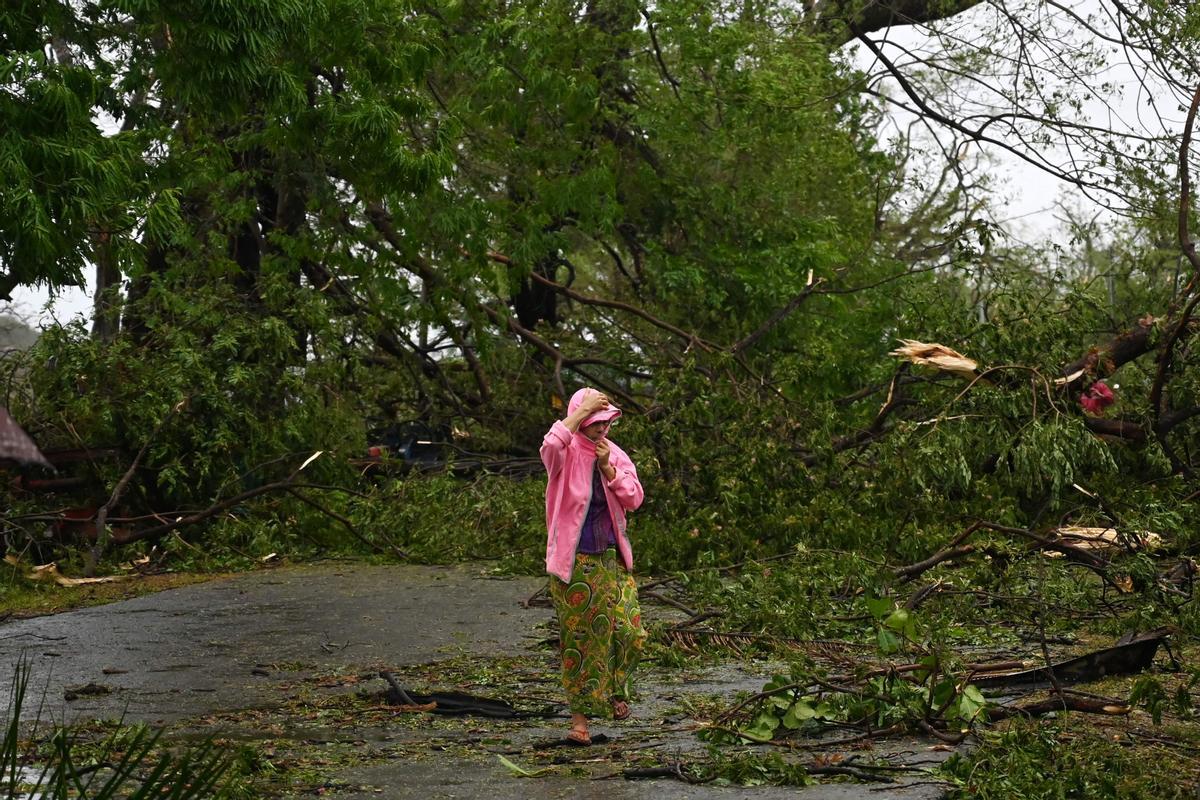 El ciclón Mocha arrasa las costas de Bangladés