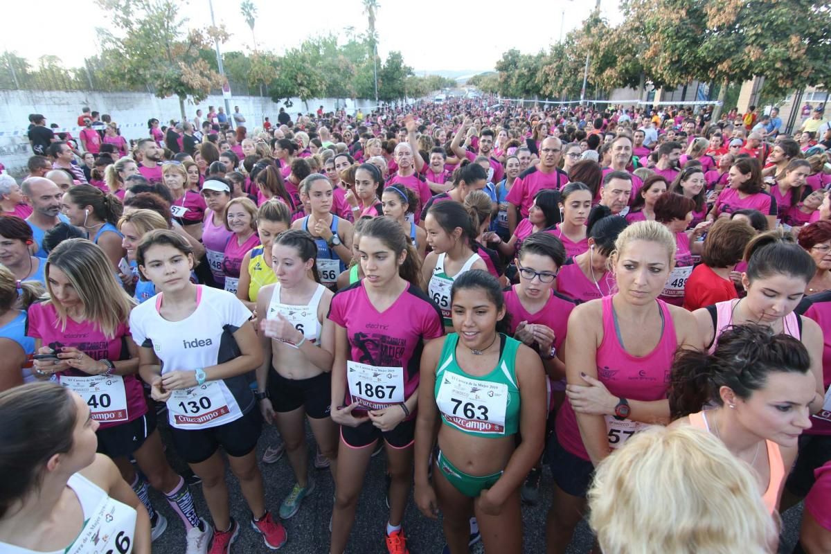 La marea rosa inunda las calles de Córdoba