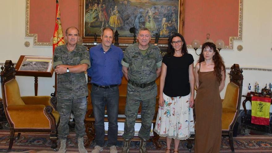 La directora de Cabrera visita al Comandante General