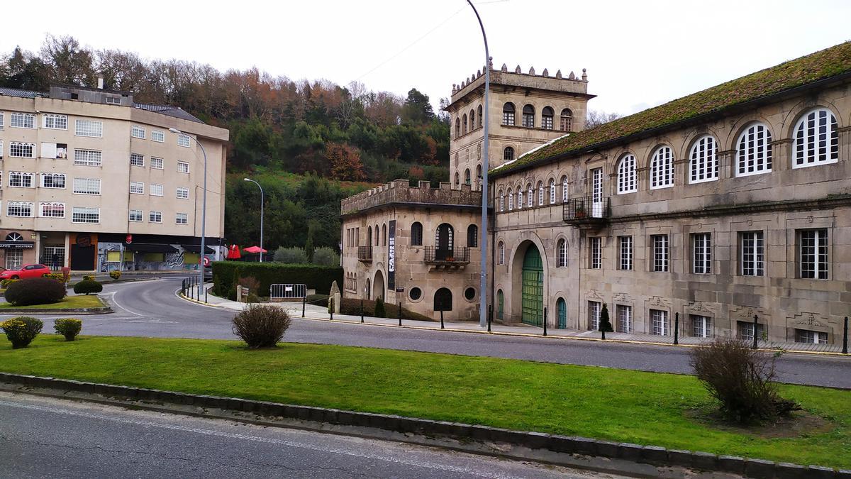 Praza de Ponteareas en su estado actual con el Convento de Vilavella. / A. Pinacho