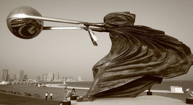 Escultura 'Fuerza de la naturaleza' en Doha