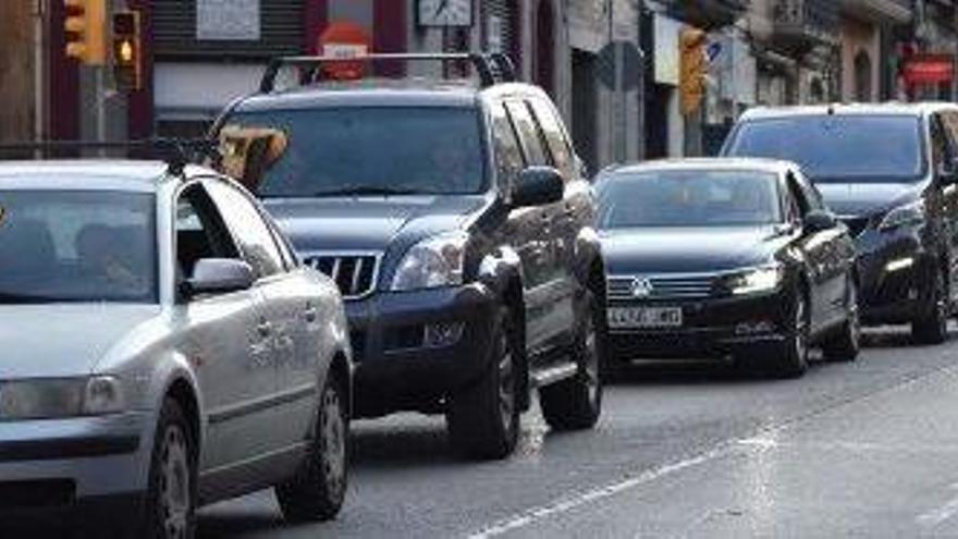 Cues a la carretera de Vic en direcció a la Bonavista, ahir a la tarda