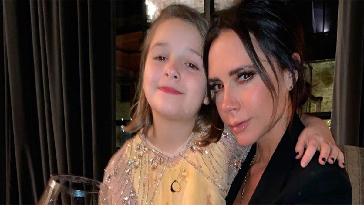 Victoria Beckham ha sometido a su hija Harper a su primer tratamiento de belleza | Elle