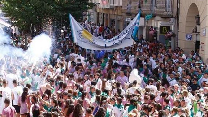 Huesca se inunda de fiesta