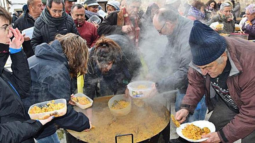 Olvan planta cara al vent i es menja 200 quilos de l&#039;arròs de Sant Sebastià