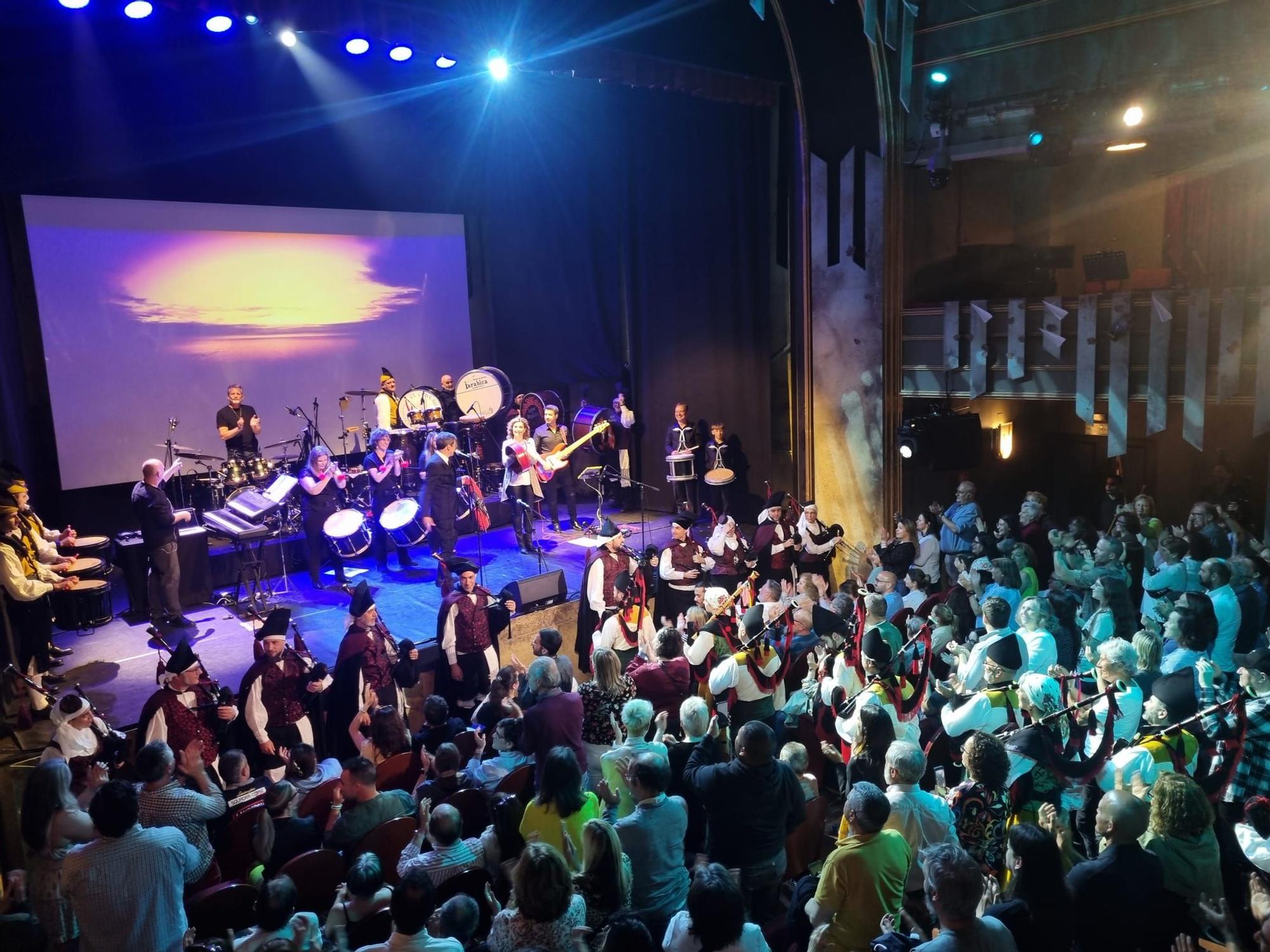 EN IMÁGENES | Hevia celebra los 25 años de "Tierra de nadie" con lleno en el teatro La Latina de Madrid